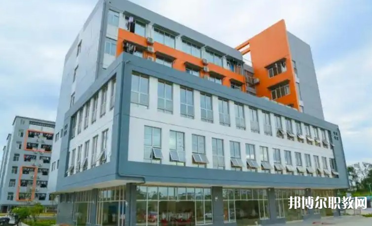 2025廣西新聞出版技工學(xué)校招生計(jì)劃 招生人數(shù)是多少(附要求、條件、對(duì)象)